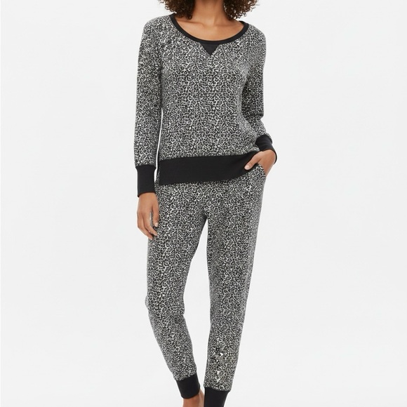 Victoria's Secret Other - Victoria's Secret Grey Leopard Thermal Pajama Set - Size S